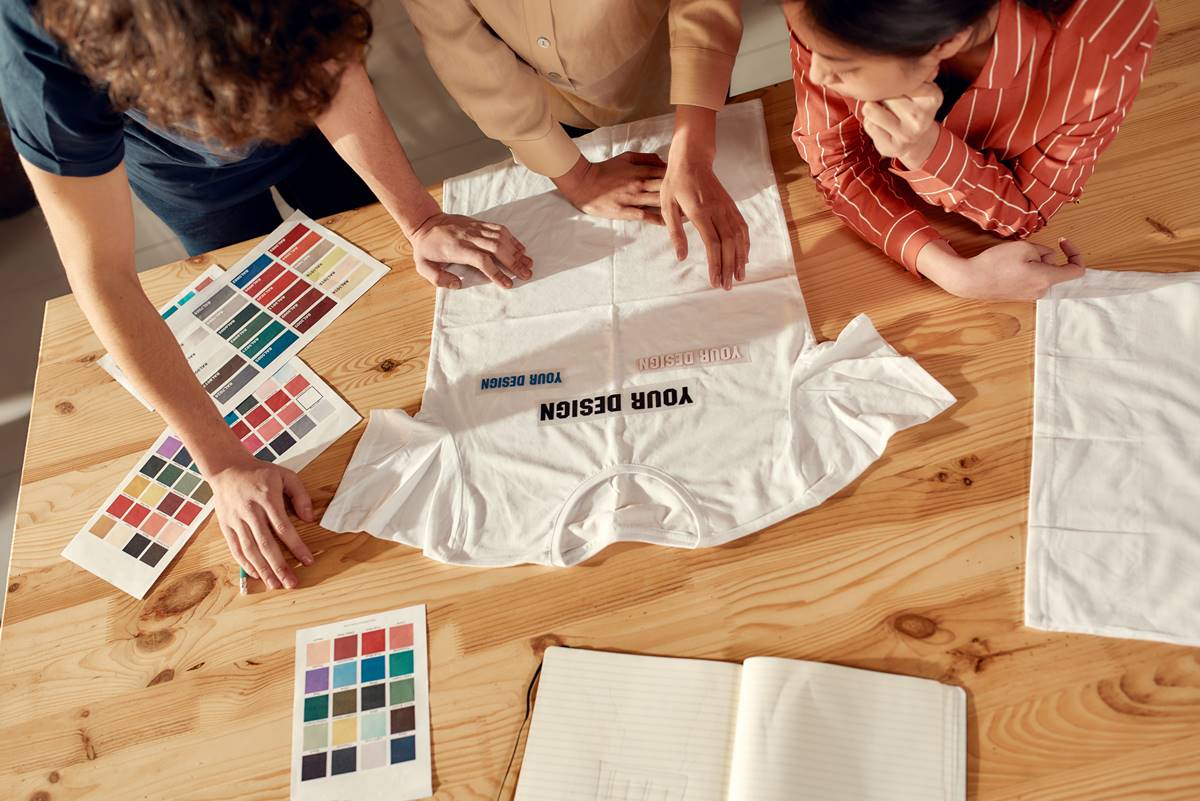 6 Reasons To Include Promotional T-Shirts In Your Marketing Strategy