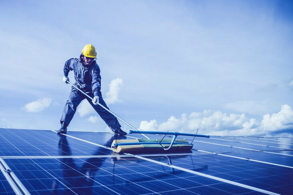 How to Clean Solar Panels on Roofs